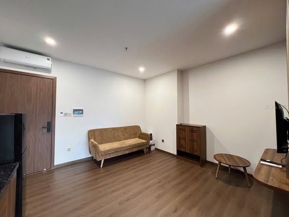 Studio - Do Anh Han Street