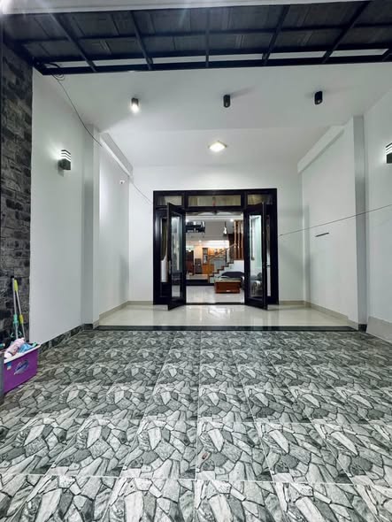 House - 4 Bedroom - Luu Van Lang Street