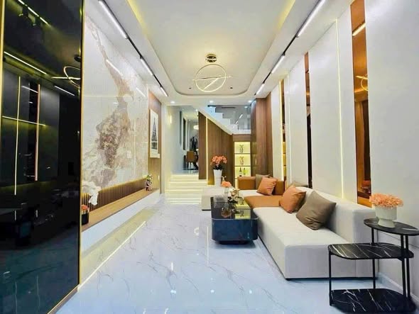 House - 3 Bedroom - Car-Accessible Alley Off Nui Thanh
