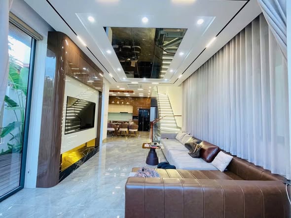 Villa - 5 Bedroom - Nguyen Son Street
