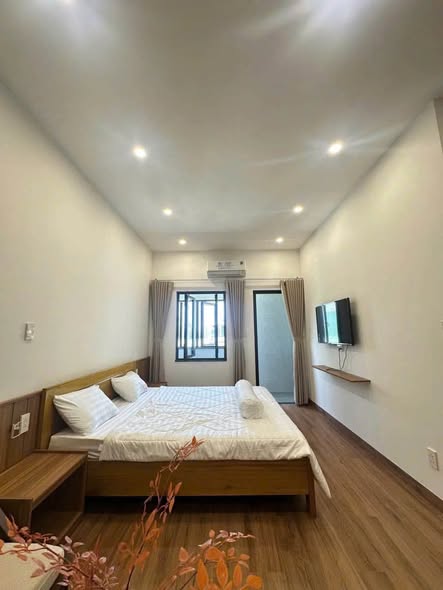 Studio - Dien Hong Street