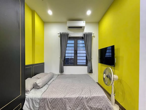Studio - Hoang Bich Son Street