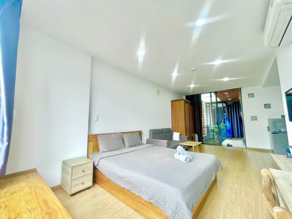 Studio - Thach Lam Street