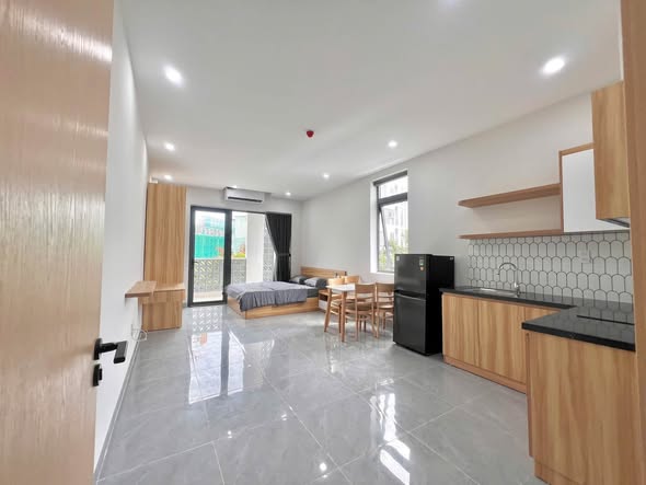 Room - Hoang The Thien Street