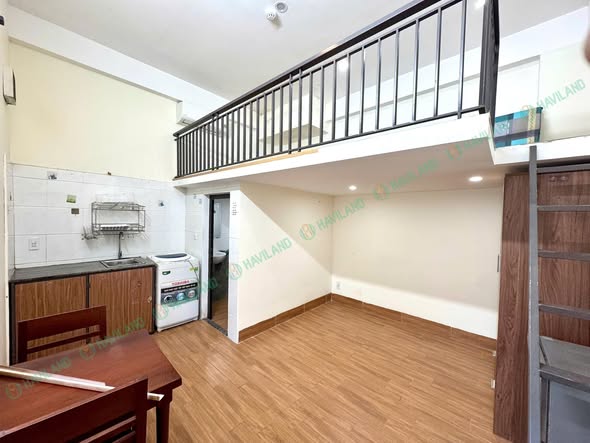 Room - Hoang The Thien Street