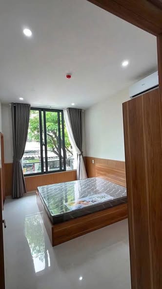 Room - Me Thu Street