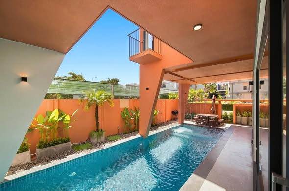 Villa - 5 Bedroom - Nguyen Dinh Hoan Street