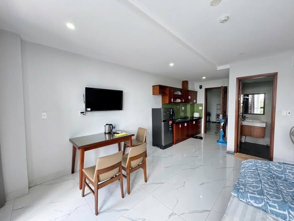 Studio - Nguyen Si Co Street