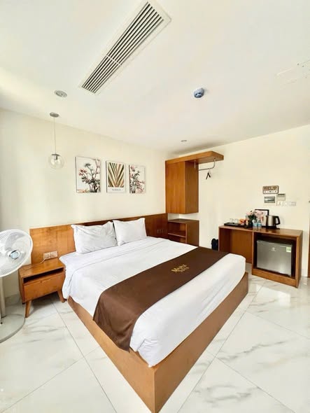 Studio - Le Manh Trinh Street