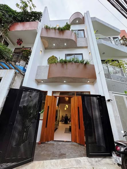 House - 3 Bedroom - Alley Off Dien Bien Phu Street