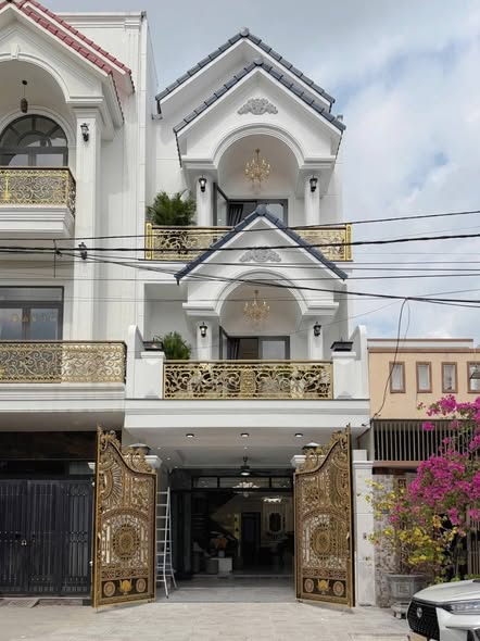 House - 4 Bedroom - Hoang Thi Loan Street
