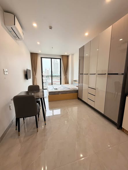 Studio - Hoang Bich Son Street