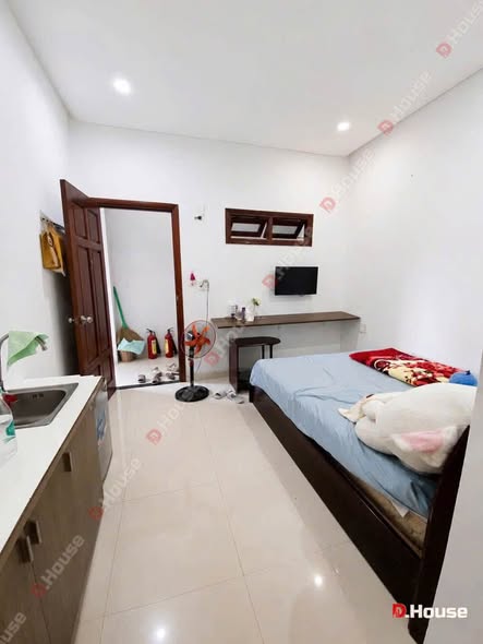 Studio - Ha Huy Tap Street