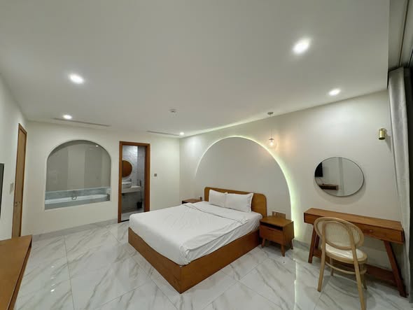 Studio - Le Manh Trinh Street