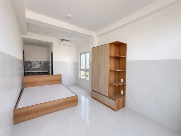 Studio - Chau Thuong Van Street